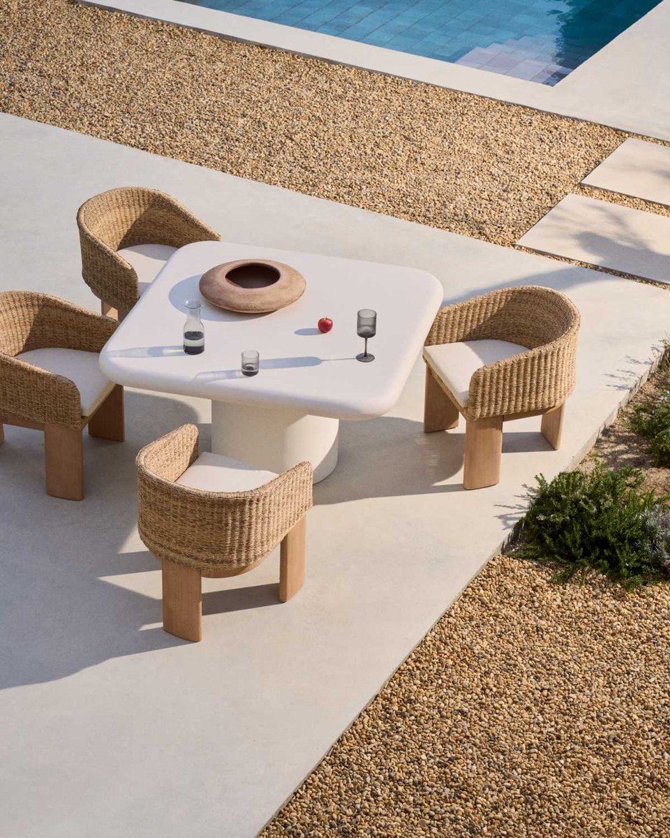 Mesa Addaia de cemento blanco 135 x 135 cm