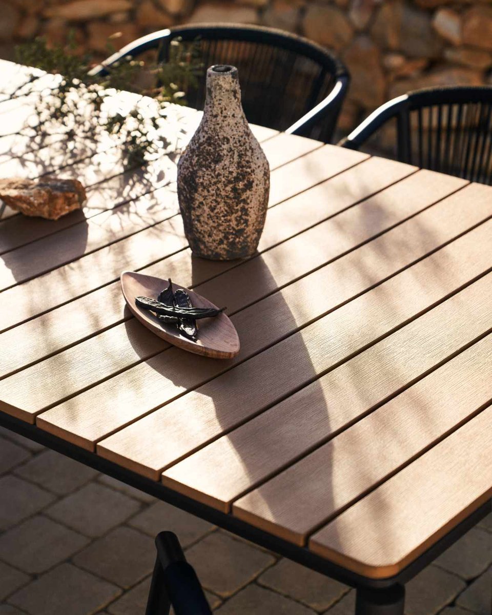 Mesa extensible de exterior Canyelles de polimadera y aluminio negro mate 140 (200) x 90 cm