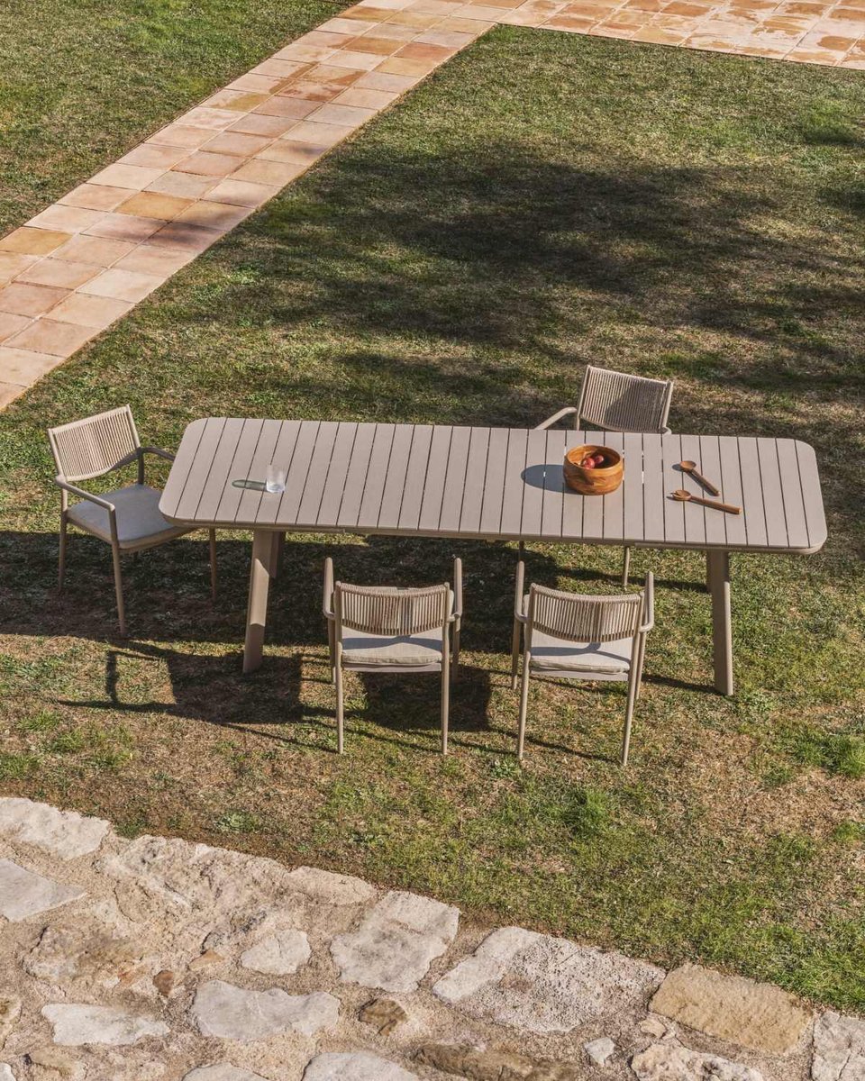 Mesa extensible de exterior Izola de aluminio con acabado topo 220 (280) x 100 cm